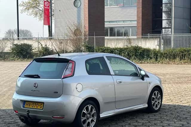 Fiat Punto (2015) thumbnail 4