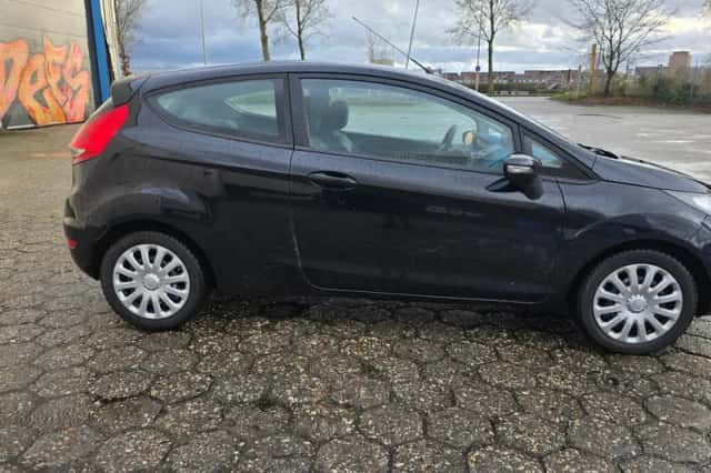 Ford Fiesta (2009) thumbnail 5