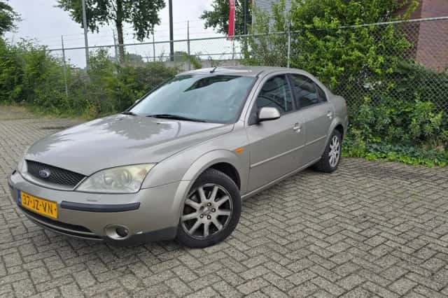 Ford Mondeo (2002) thumbnail 1