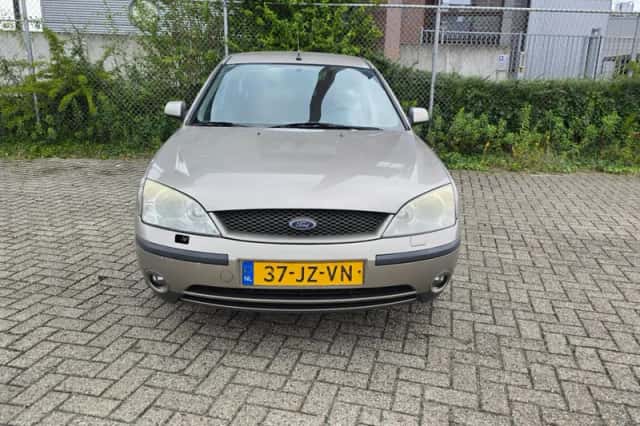 Ford Mondeo (2002) thumbnail 2