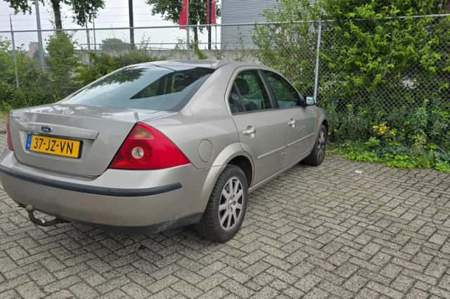 Ford Mondeo (2002) thumbnail 4