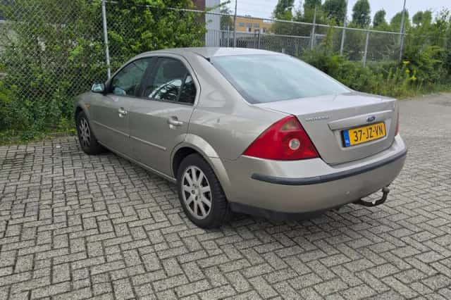 Ford Mondeo (2002) thumbnail 6