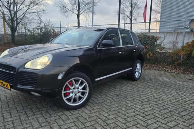 Porsche Cayenne (2004) thumbnail 1