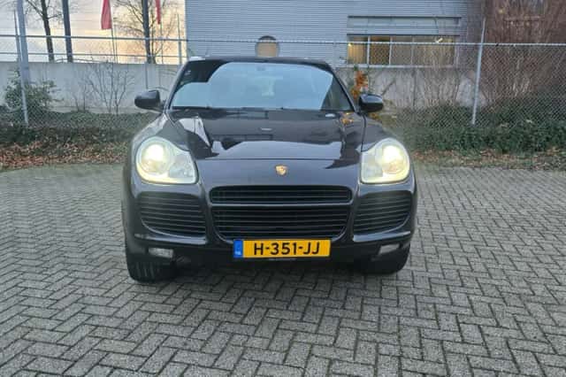 Porsche Cayenne (2004) thumbnail 2