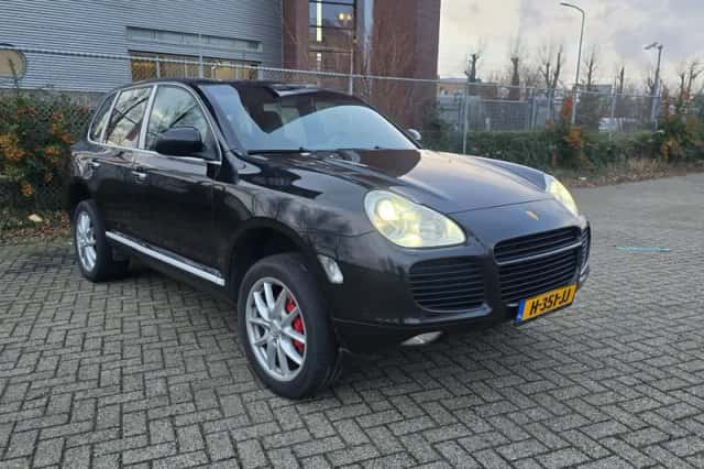 Porsche Cayenne (2004) thumbnail 3
