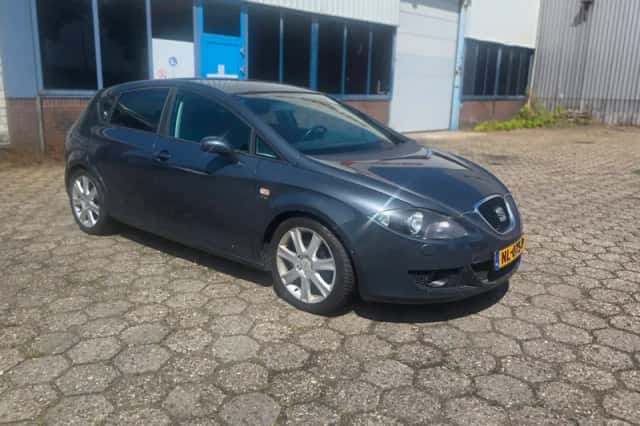 SEAT Leon (2009) thumbnail 3