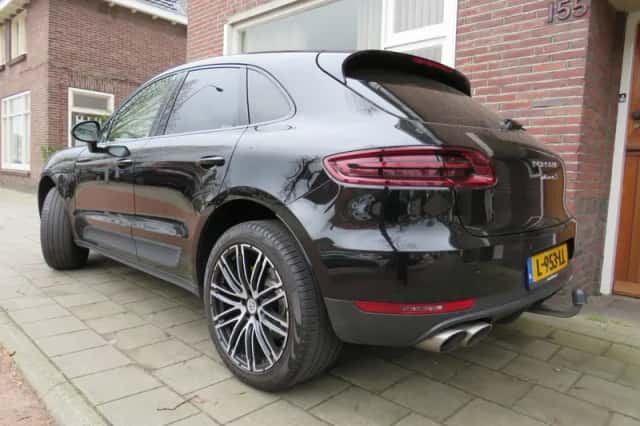 Porsche Macan (2015) thumbnail 2