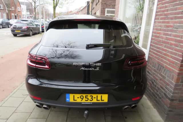 Porsche Macan (2015) thumbnail 4