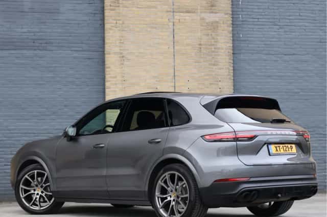 Porsche Cayenne (2019) thumbnail 3
