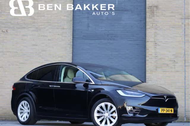 Tesla Model X (2017) thumbnail 1