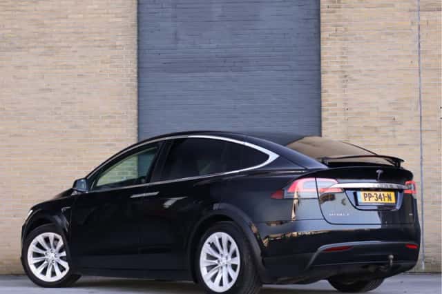 Tesla Model X (2017) thumbnail 3