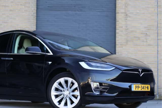 Tesla Model X (2017) thumbnail 5
