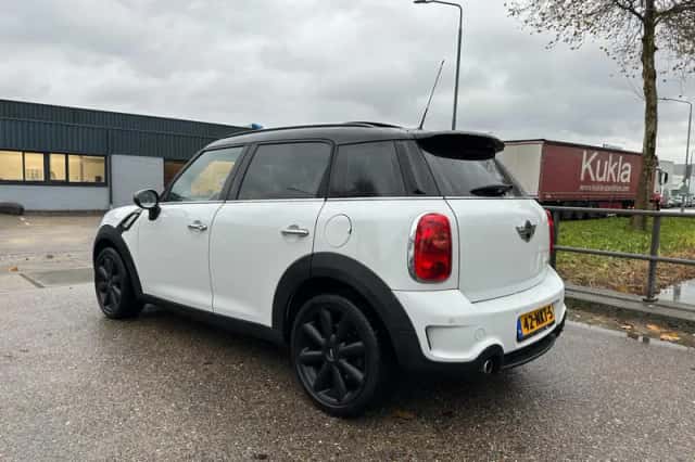 MINI Countryman (2010) thumbnail 3