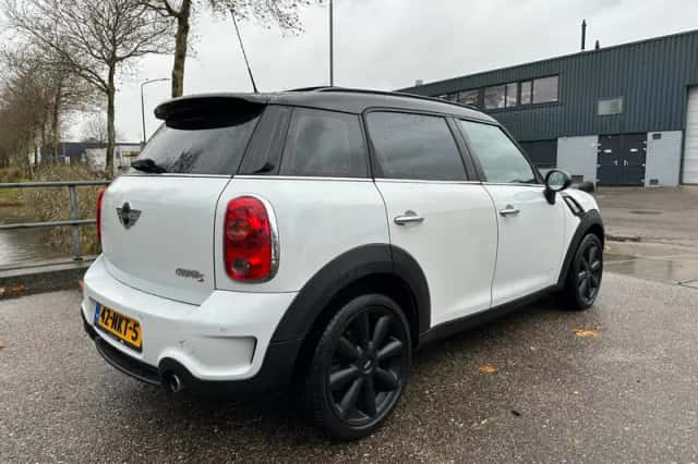 MINI Countryman (2010) thumbnail 4