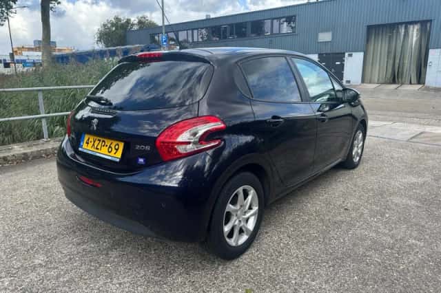 Peugeot 208 (2014) thumbnail 5