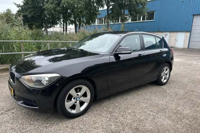 BMW 1-Serie (2011) thumbnail 2