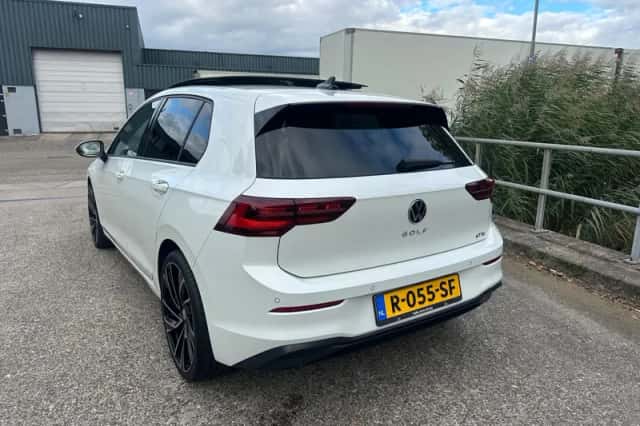 Volkswagen Golf (2022) thumbnail 5