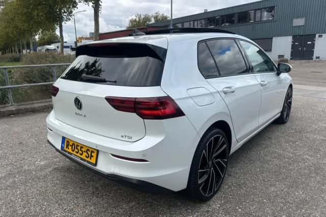 Volkswagen Golf (2022) thumbnail 6