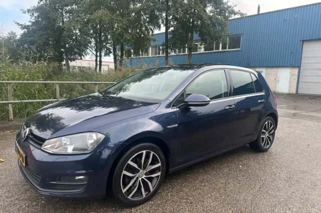 Volkswagen Golf (2014) thumbnail 2