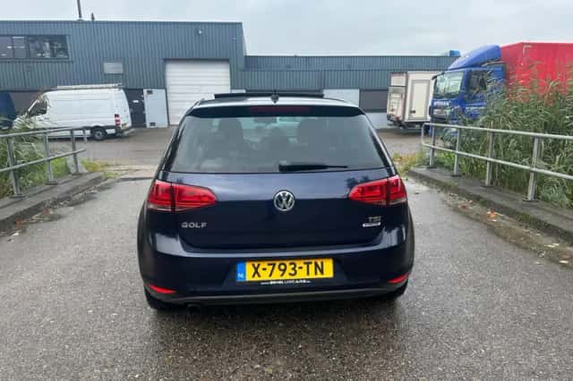 Volkswagen Golf (2014) thumbnail 4