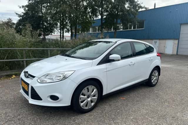 Ford Focus (2012) thumbnail 2