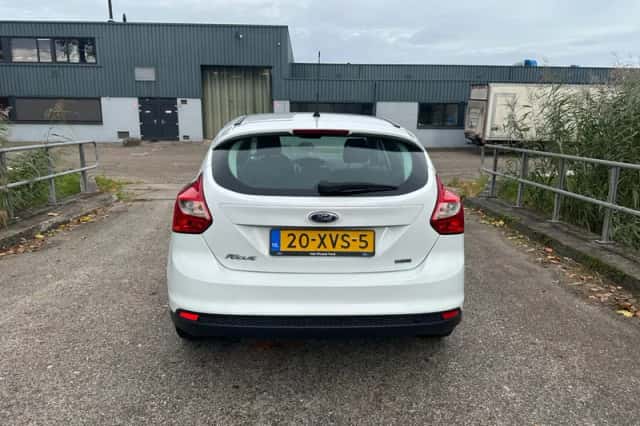 Ford Focus (2012) thumbnail 4