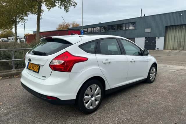 Ford Focus (2012) thumbnail 5