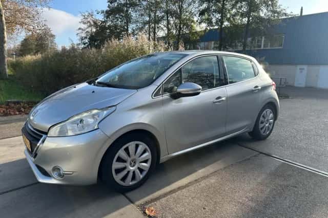 Peugeot 208 (2014) thumbnail 2