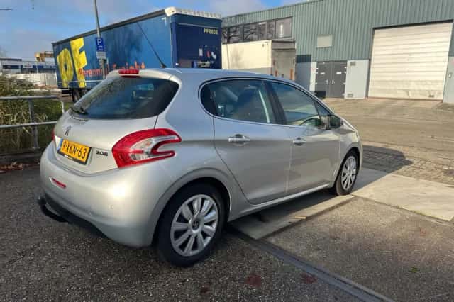 Peugeot 208 (2014) thumbnail 5