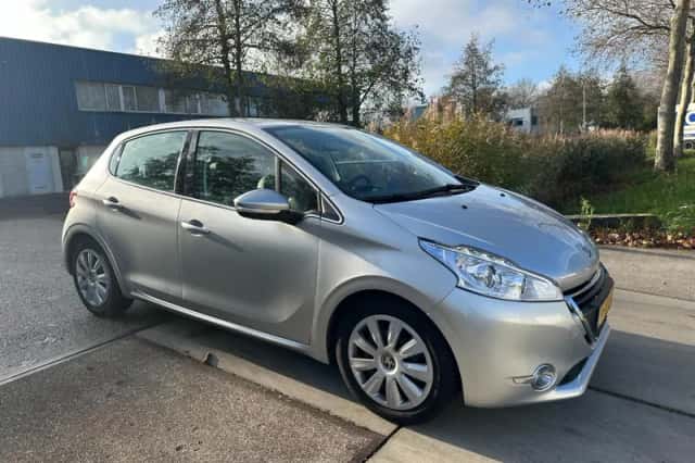 Peugeot 208 (2014) thumbnail 6