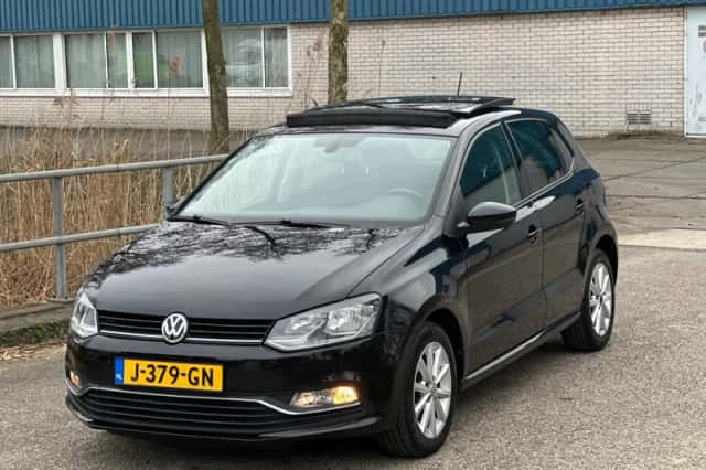 Volkswagen Polo (2015) thumbnail 1