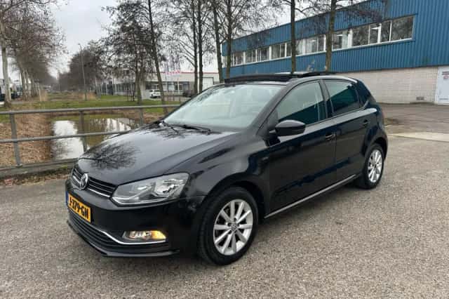 Volkswagen Polo (2015) thumbnail 2