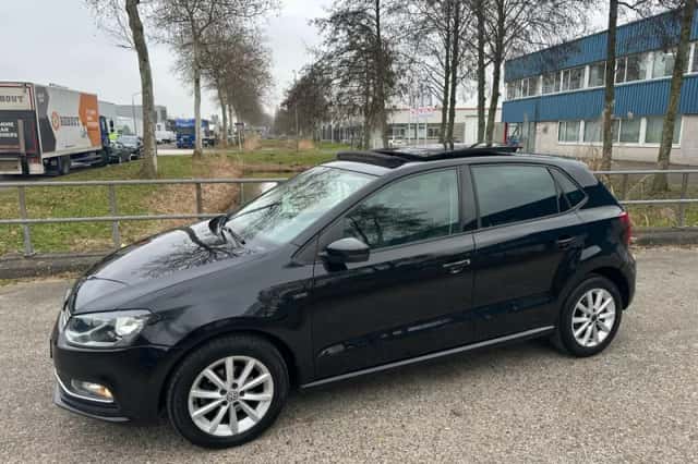 Volkswagen Polo (2015) thumbnail 3