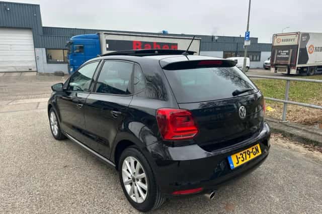 Volkswagen Polo (2015) thumbnail 4