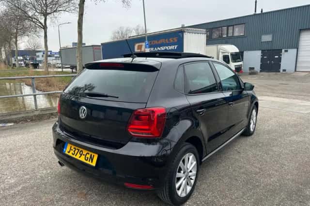 Volkswagen Polo (2015) thumbnail 5