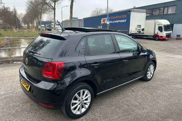 Volkswagen Polo (2015) thumbnail 6