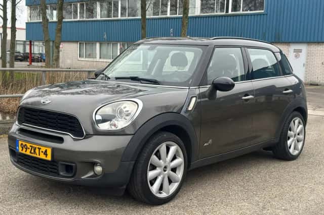 MINI Countryman (2011) thumbnail 2