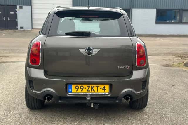 MINI Countryman (2011) thumbnail 3