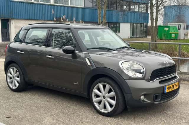 MINI Countryman (2011) thumbnail 6