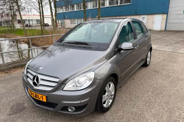 Mercedes-Benz B-Klasse (2010) thumbnail 2