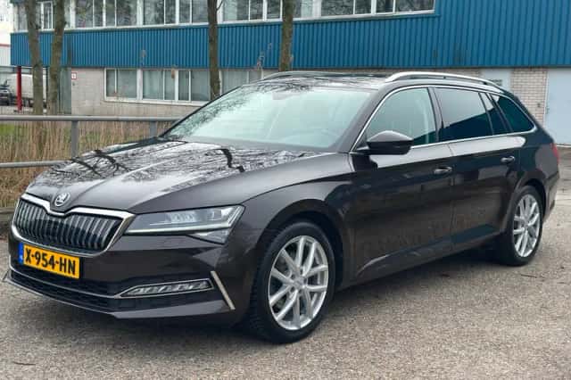 Škoda Superb (2020) thumbnail 2