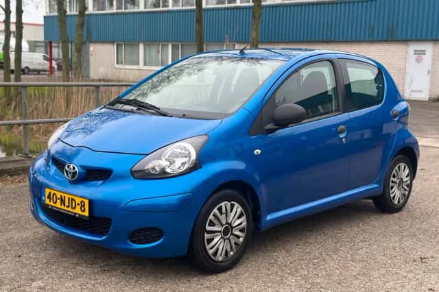 Toyota Aygo (2010) thumbnail 2