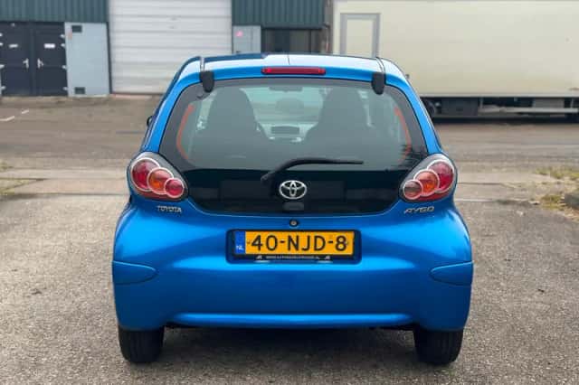 Toyota Aygo (2010) thumbnail 4