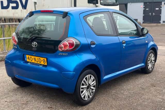Toyota Aygo (2010) thumbnail 5