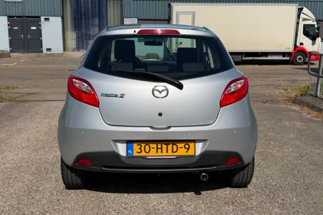 Mazda 2 (2009) thumbnail 4