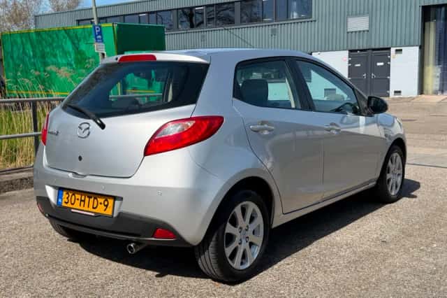 Mazda 2 (2009) thumbnail 5