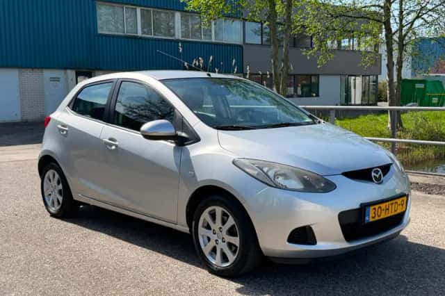 Mazda 2 (2009) thumbnail 6