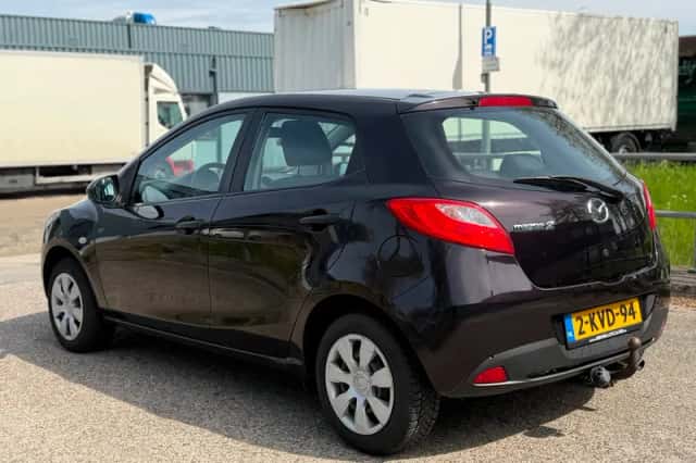 Mazda 2 (2013) thumbnail 3