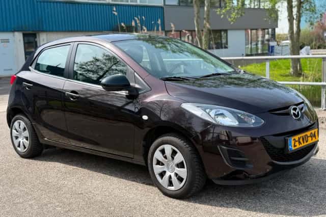 Mazda 2 (2013) thumbnail 6