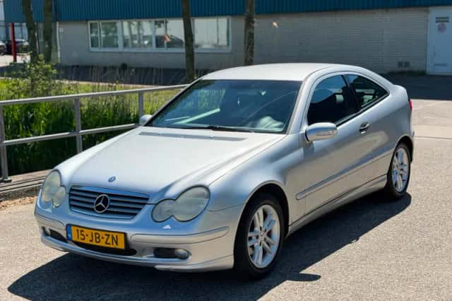 Mercedes-Benz C-Klasse (2002) thumbnail 1